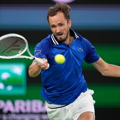 Medvedev abrasa a Carballés con su famosa consistencia