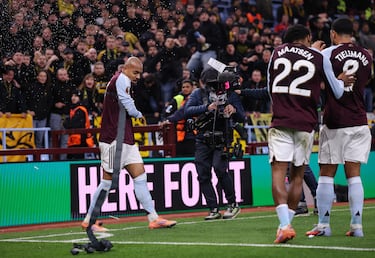 Esto le causó un pequeño corte en la cabeza.