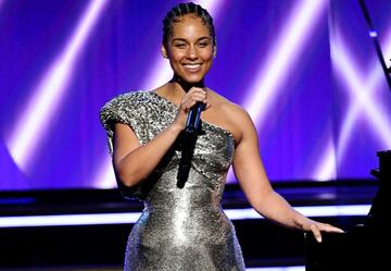 ¡Así lució la anfitriona de la noche, Alicia Keys!