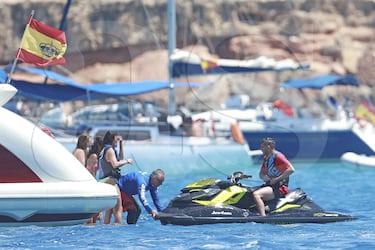 Theo Hernndez y su novia Adriana Pozueco de vacaciones en Ibiza.