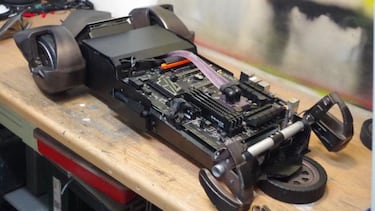 El último PC de ensueño está metido en un Batmóvil