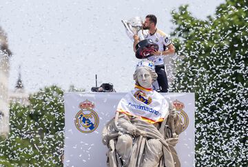 Nacho celebró su primer título como capitán en Cibeles. El madrileño ofreció el título a sus aficionados en la fuente de Cibeles, lugar habitual de celebración del Real Madrid.