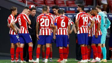 Simeone da instrucciones en el Atleti-Mallorca.