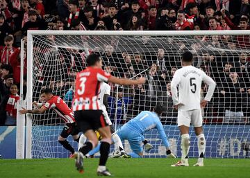 1-0. Centro con rosca de Iñaki Williams, no despeja Raúl Asencio, Thibaut Courtois no consigue alejar el balón y Alejandro Berenguer, muy atento al rechace, remata a placer el primer tanto.