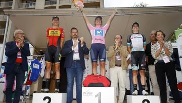 Podio final del Tour de l'Ardèche, con Leah Thomas en lo más alto.