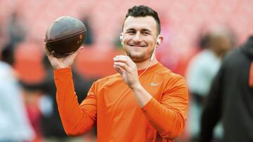 Johnny Manziel empieza a ser más conocido por sus andanzas fuera de los terrenos de juego que por lo conseguido en la NFL.