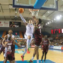 Tavares asoma, el Madrid remonta