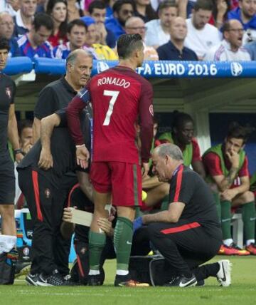 Cristiano Ronaldo atendido en la banda. 