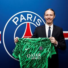 Oficial: Safonov, al PSG
