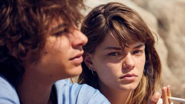 Crítica de ‘Romería’, la película que baila sobre la tumba de la generación perdida