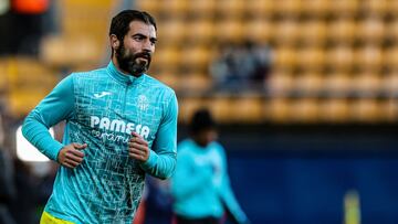 Raul Albiol of Villarreal warms up during the Santander League match between Villareal CF and Real Club Celta de Vigo at the Ceramica Stadium on March 12, 2022, in Valencia, Spain.
 AFP7 
 12/03/2022 ONLY FOR USE IN SPAIN