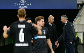 Saludo de Zinedine Zidane y Marco Rose.