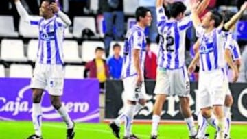 <b>ALEGRÍA. </b>Los jugadores del Valladolid celebraron los goles y la victoria con el público tras siete meses sin disfrutar de los tres puntos en Zorrilla.