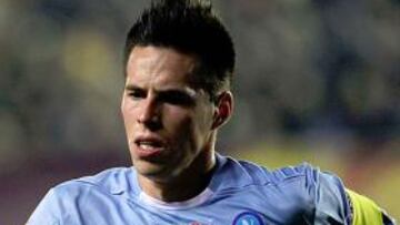 Barcelona y Real Madrid siguen de cerca a Hamsik