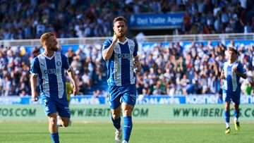 Vicente y Martínez celebran el golazo de ayer.