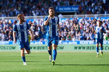El delantero del Alavés sigue en racha. Segundo partido marcando. El gol que le marca a Las Palmas es un auténtico golazo.