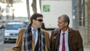 El médico Eufemiano Fuentes junto a su abogado.