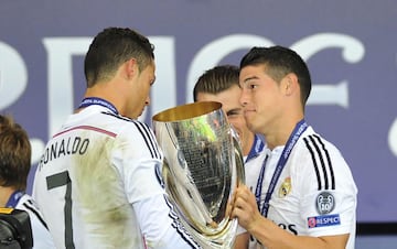 El día de su debut, James ganó un título. El 12 de agosto en el partido de la Supercopa de Europa ante Sevilla disputó su primer partido con Real Madrid y ese mismo día festejó tras el triunfo 2-0.