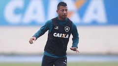 Las condiciones de Botafogo para dejar partir a Leo Valencia