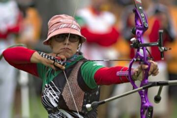 El estandarte del equipo femenino de tiro con arco. Román logró la plata olímpica hace cuatro años en individual. Logró la medalla de oro en el campeonato mundial de tiro con arco bajo techo en 2014.