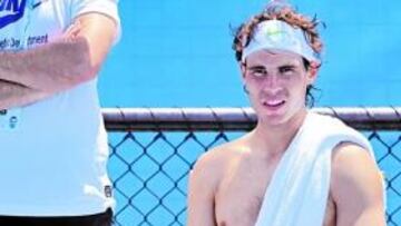 <b>EL OJO EN ANDY MURRAY. </b>Rafa Nadal, concentrado durante el entrenamiento de ayer.