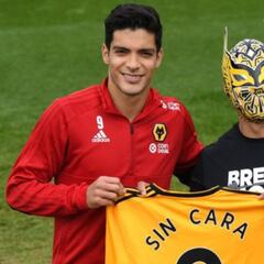 Los Wolves recibieron la visita de Sin Cara en el entrenamiento