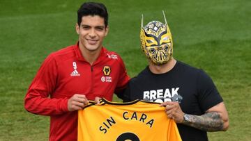 Raúl Jiménez y compañía fueron visitados por el luchador de la WWE antes de su último partido en casa ante el Fulham.