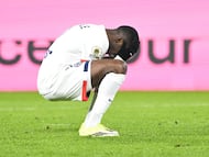 Paris Saint-Germain's French forward #10 Ousmane Dembele reacts after missing a shot during the French L1 football match between Stade Rennais FC and Paris Saint-Germain (PSG) at the Roazhon Park stadium in Rennes, western France, on February 13, 2026. (Photo by Damien MEYER / AFP)