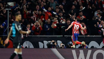 Julián Alvarez celebra su gol al Leverkusen.