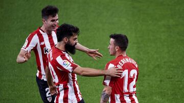 Berenguer con Morcillo y Villalibre ante el Atl&eacute;tico.