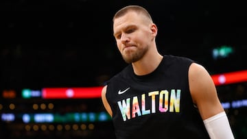 Kristaps Porzingis, ala-pívot de Boston Celtics, en el calentamiento previo al primer partido de las Finales entre Boston Celtics y Dallas Mavericks.