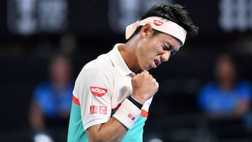 El tenista japonés Kei Nishikori celebra un punto durante su partido ante Grigor Dimitrov en el torneo de Brisbane 2022.