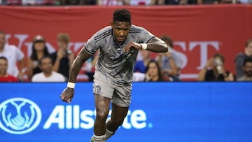 Romell Quioto a punto de cobrar el tiro libre de su gol ante Chicago Fire. Vive su mejor momento en MLS y busca romper el récord de más goles como hondureño en una campaña.