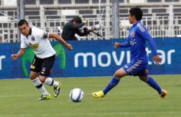 10 de noviembre de 2013: En el primer superclásico de Tito Tapia como DT albo, el cuadro de Macul, jugando en el Estadio Monumental, derrotó a Universidad de Chile por 3 tantos a 2.