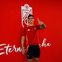 Oficial: Rubén Sánchez refuerza el lateral del Granada