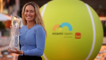 Danielle Collins of the United States poses with the trophy after winning the Women's Final at Hard Rock Stadium on March 30, 2024 in Miami Gardens, Florida.=