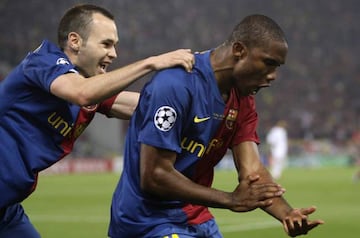 Samuel Eto&#039;o celebra el gol al Manchester United en la final de la Champions League de 2009, en Roma (Italia).