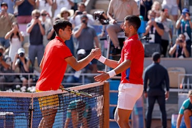 How much money does Djokovic and Alcaraz win for Olympics tennis gold and silver medals in Paris 2024?
