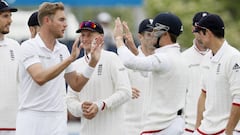Britain Cricket - England v Sri Lanka - Second Test - Emirates Durham ICG - 29/5/16  England's Stuart Broad celebrates taking the wicket of Sri Lanka's Sutanga Lakmal  Action Images via Reuters / Jason Cairnduff  Livepic  EDITORIAL USE ONLY.