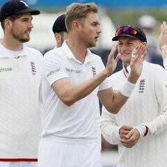 Sri Lanka follow on against England in second test