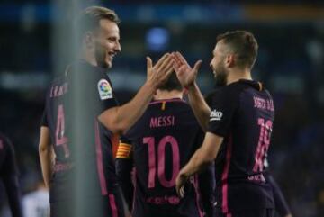 Rakitic celebra el 0-2 con Jordi Alba. 