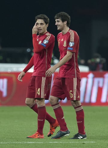 Fue convocado en octubre de 2015 por Vicente del Bosque, debutando contra Ucrania el 12 de octubre, en un partido valedero para la clasificación para la Eurocopa.