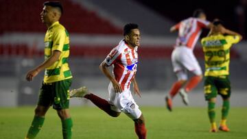 El equipo de Beccacece, que fue expulsado, remontó la eliminatoria con momentos de gran juego pero después encajó el tanto que los condenó a la eliminación.