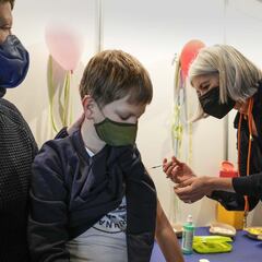 Alerta en EE UU: suben los ingresos de niños con COVID