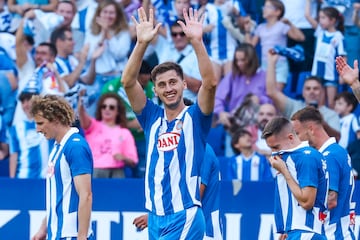 El líder de la defensa perica se encargó de anular a Larin y en una jugada en la que se sumó al ataque hizo un gol. 
