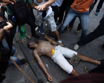 Las protestas continúan en el país suramericano dejando decenas de heridos y una multitud que grita contra las políticas actuales.