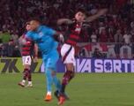 Pulgar se encuentra con Neymar en plena cancha y esto ocurre: el brasileño quedó muy molesto