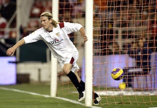 Poulsen, el primer fichaje Champions, llegó del Schalke