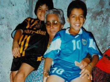 Hijo de padres separados, el pequeño ‘Luisito’ nació un 24 de enero de 1987 en Salto, Uruguay. Su padre, Rodolfo Suárez, fue un exlateral derecho del Deportivo Artigas, mientras que su mamá, Sandra Díaz, fue niñera. Luis Suárez es el menor de seis hermanos. 