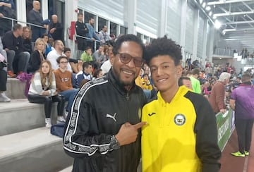 Javier Sotomayor, con su hijo Jaxier.